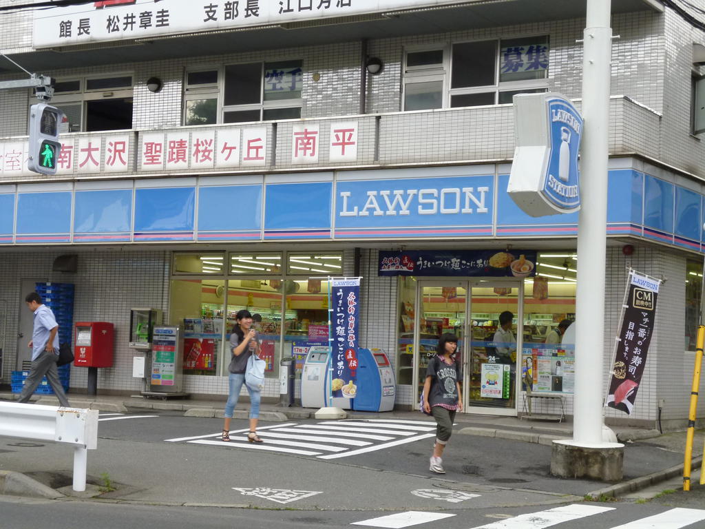 Convenience store. 680m to Lawson Tama San'noshita store (convenience store)