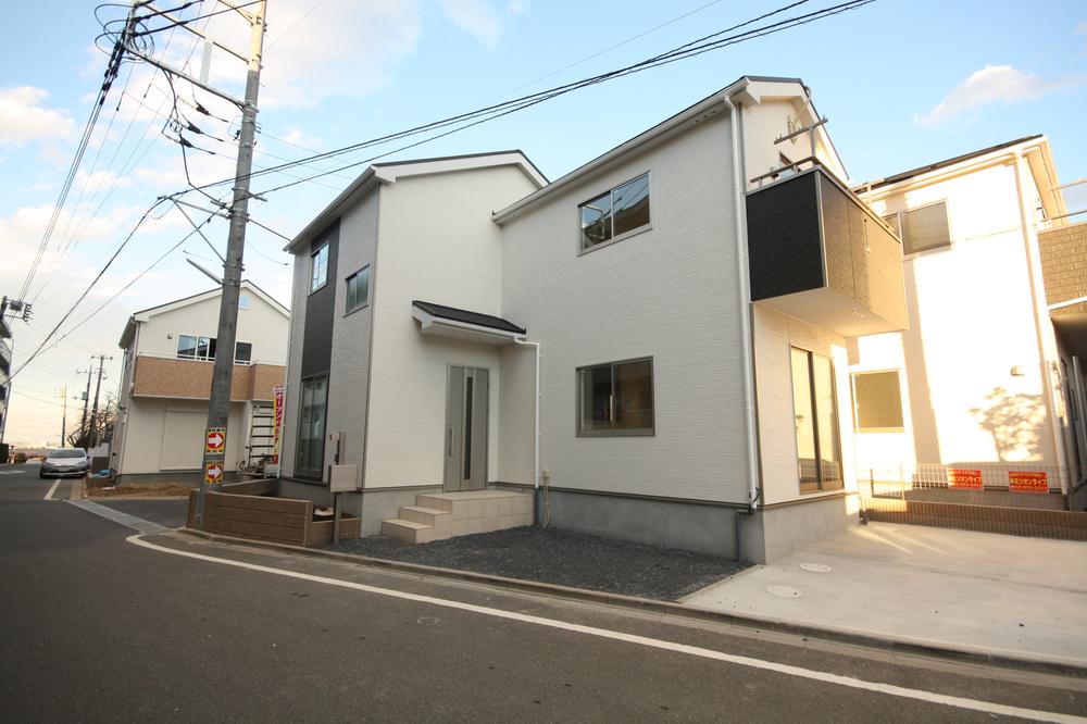 Local photos, including front road. Local (12 May 2013) Shooting