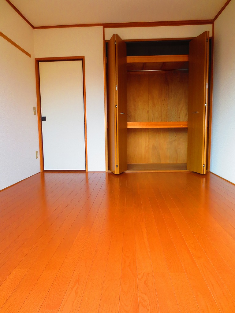 Receipt. Renovated in dead space is small closet door ☆ 