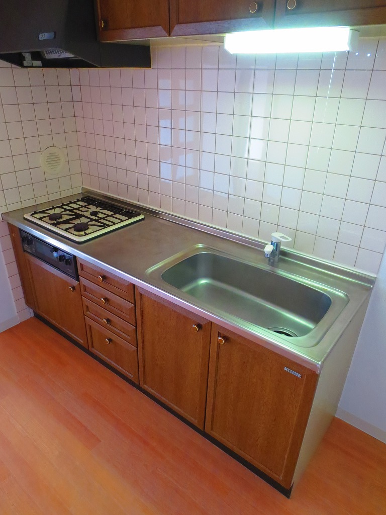 Kitchen. Easy-to-use 3-neck system Kitchen adopted