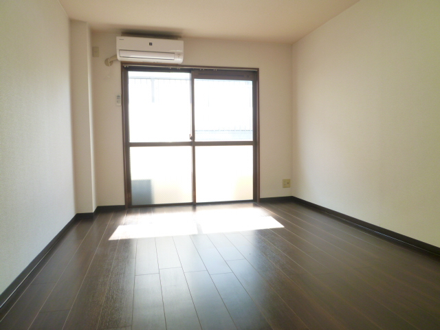 Living and room. In the southeast direction it is good per yang