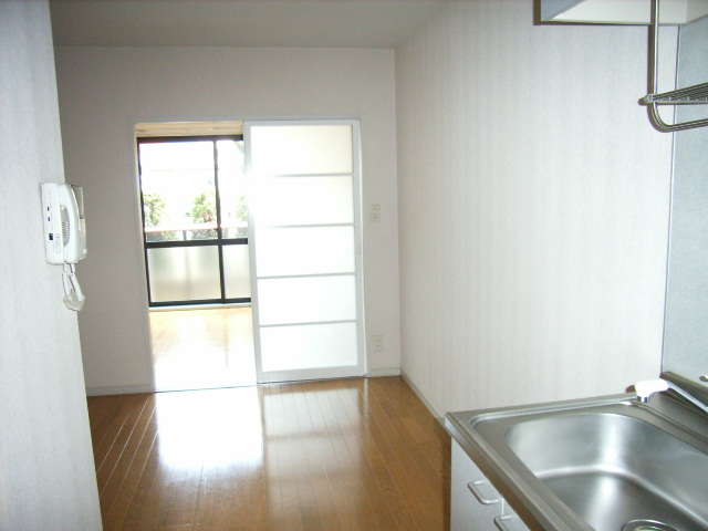 Kitchen. Gas stove can be installed!