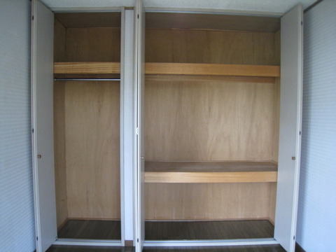 Receipt. 2F southwest side Western-style 6 quires storage