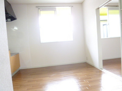 Other room space. Spacious dining