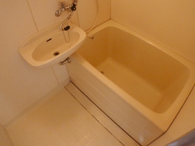 Bath. B / T another property