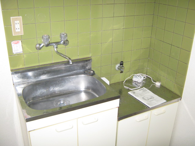 Kitchen. Get on 2 lot gas stoves can be installed dishes ☆