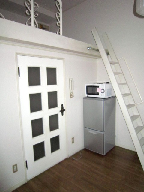 Living and room. The kitchen partition at the door