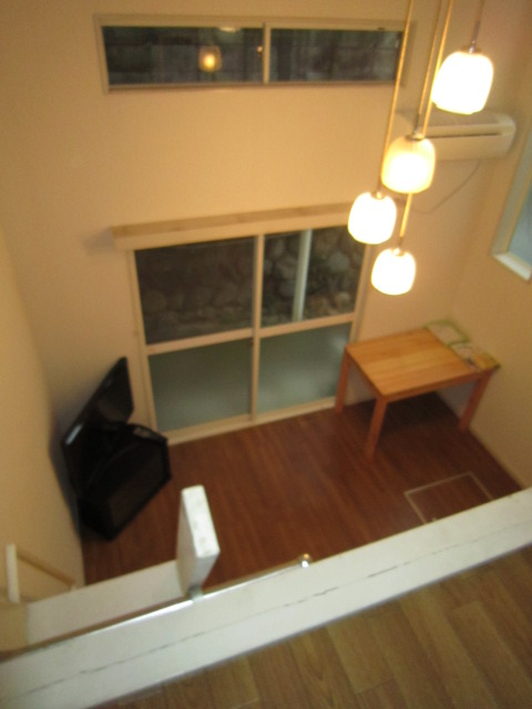 Living and room. High ceilings