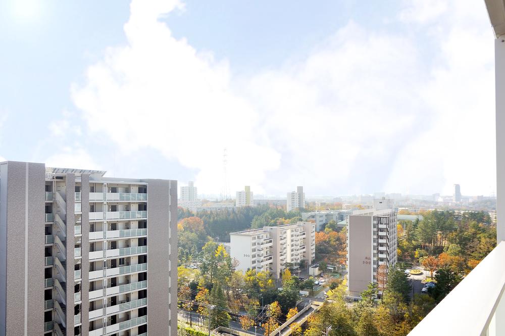 View photos from the dwelling unit. 2 along the line more accessible 						 / 							Facing south 						 / 							System kitchen 						 / 							Bathroom Dryer 						 / 							Yang per good 						 / 							Share facility enhancement 						 / 							All room storage 						 / 							Japanese-style room 						 / 							High floor 						 / 							Mist sauna 						 / 							Face-to-face kitchen 						 / 							Self-propelled parking 						 / 							Barrier-free 						 / 							South balcony 						 / 							Bicycle-parking space 						 / 							Elevator 						 / 							Warm water washing toilet seat 						 / 							TV monitor interphone 						 / 							Ventilation good 						 / 							Dish washing dryer 						 / 							Pets Negotiable 						 / 							In a large town 						 / 							Floor heating 						 / 							Delivery Box 						 / 							Kids Room ・ nursery 						 / 							Bike shelter