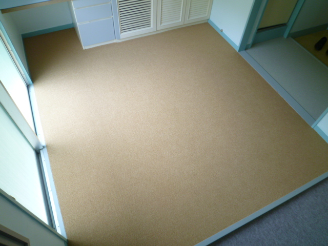 Living and room. 7 Pledge Western-style