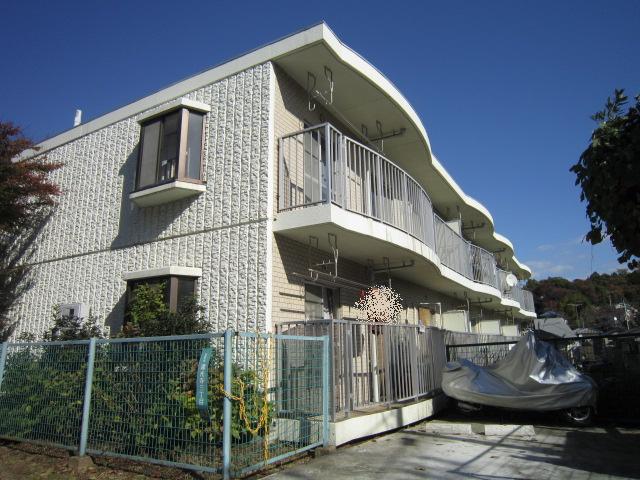 Building appearance. Environment is good