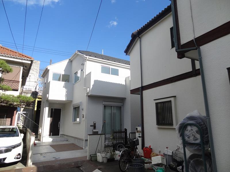 Local photos, including front road. Ground support system