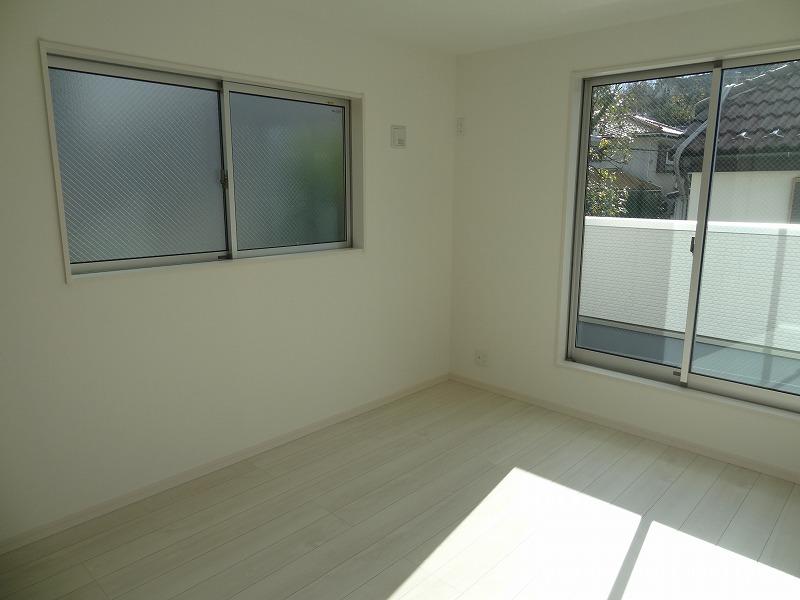 Non-living room. Indoor (12 May 2013) Shooting