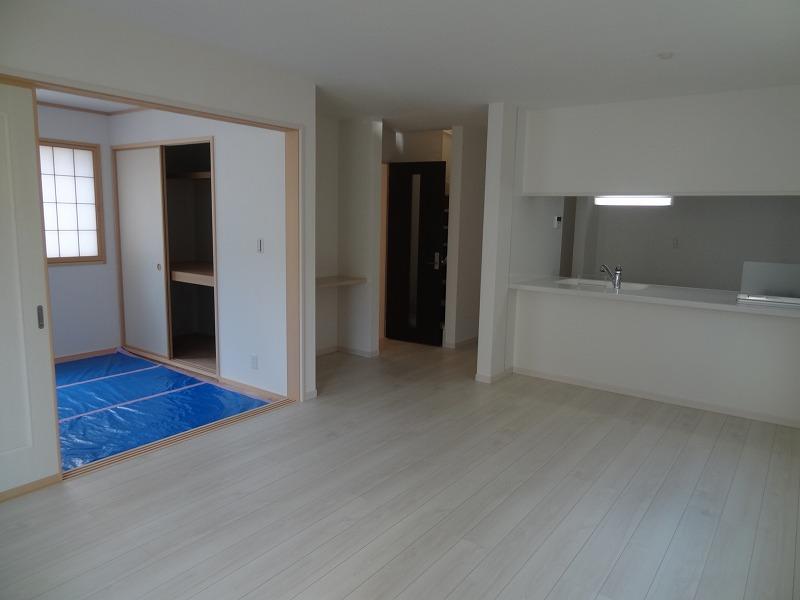 Living. Spacious 18 Pledge of living