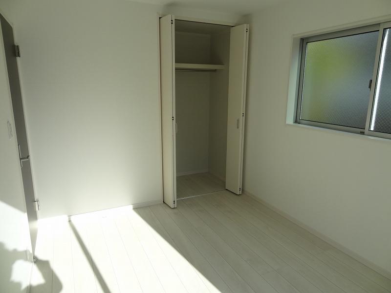 Non-living room. South-facing bright rooms.