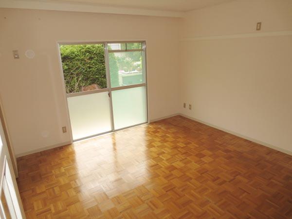 Living. Cross Hakawa