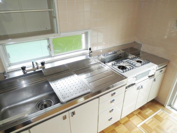 Kitchen. Cross Hakawa