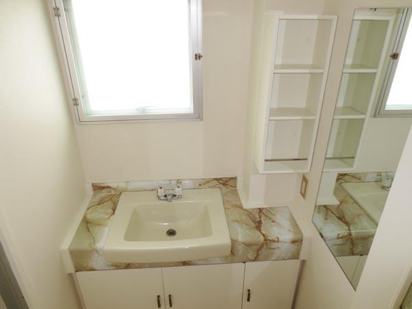 Wash basin, toilet. Second floor wash basin