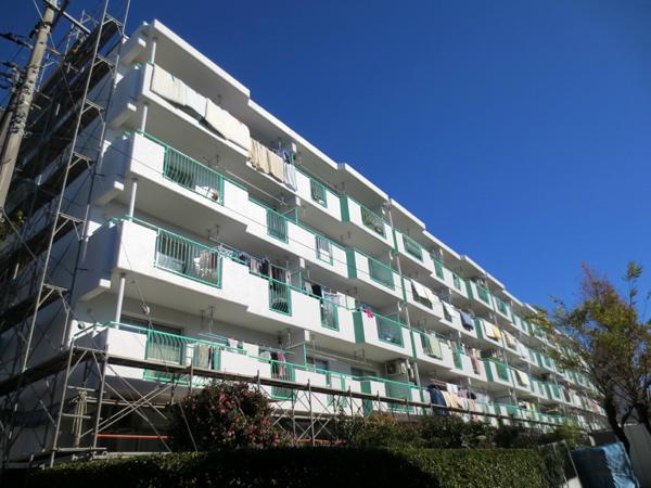 Local appearance photo. Is a large-scale repair work being carried out.