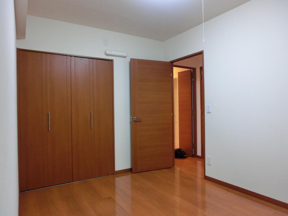 Non-living room. Indoor (12 May 2013) Shooting