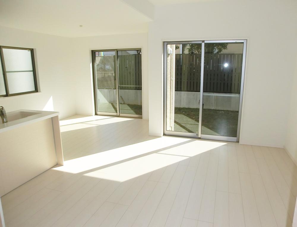 Same specifications photos (living). TES floor heating LDK adopted