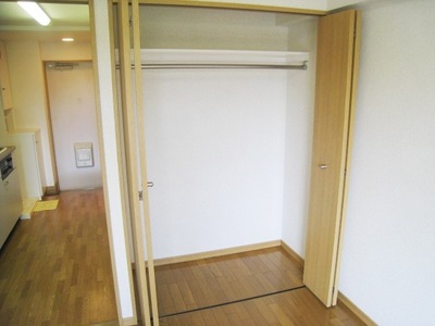 Receipt. Western-style closet