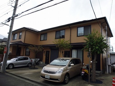 Building appearance. Located in a quiet residential area