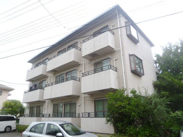 Building appearance. Mansion Type close to the station