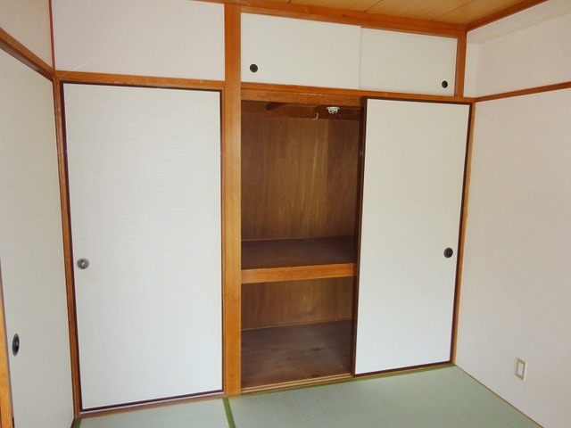 Receipt. Storage lot