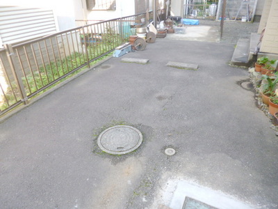 Parking lot. On-site parking