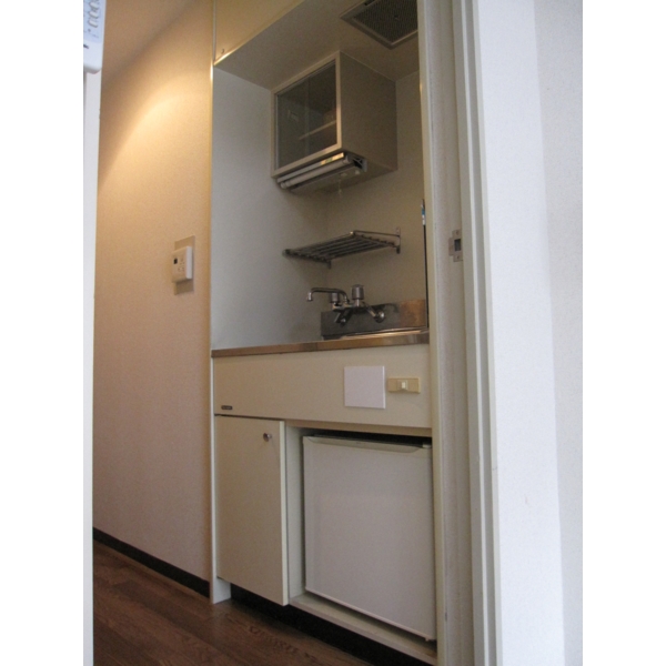 Kitchen. Refrigerator is not installed.