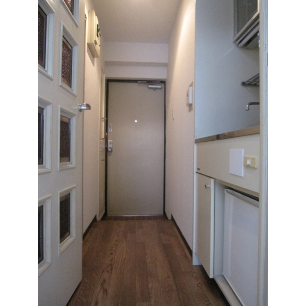 Kitchen. Refrigerator is not installed.