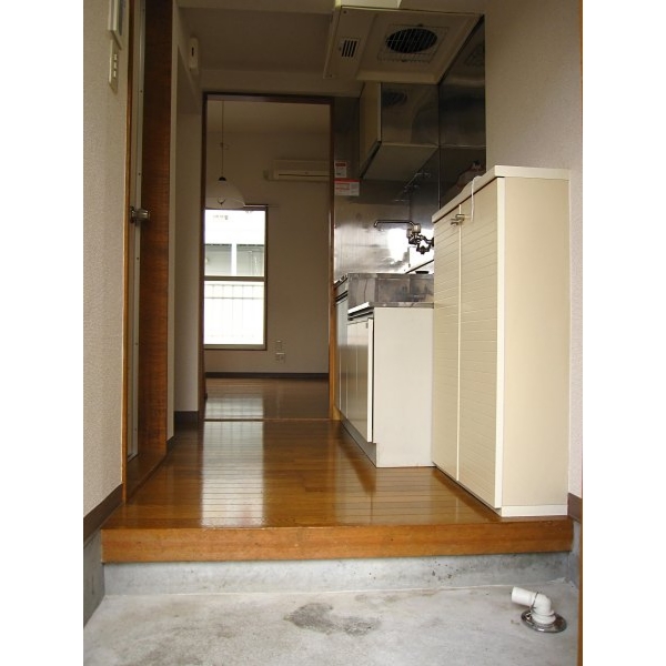 Entrance. With happy cupboard. 