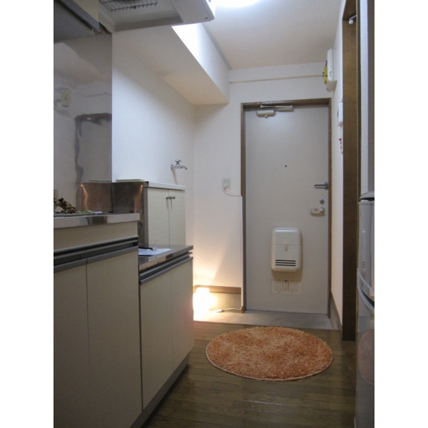 Entrance. Entrance and kitchen. 