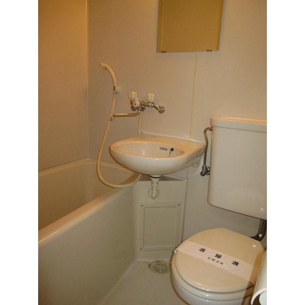 Bath. Easy three-point unit type bus is clean. 