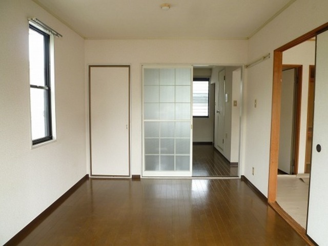 Other room space. Western-style 6 Pledge