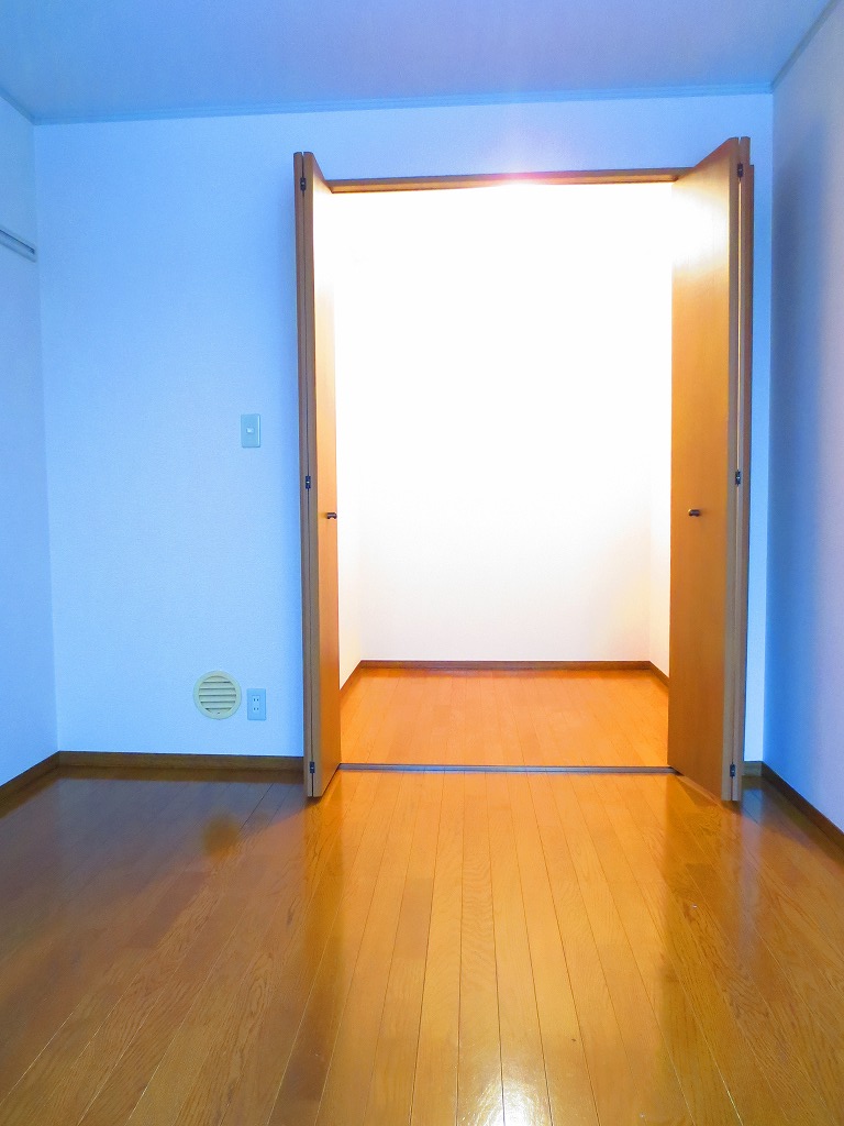 Receipt. Plenty of walk-in closet