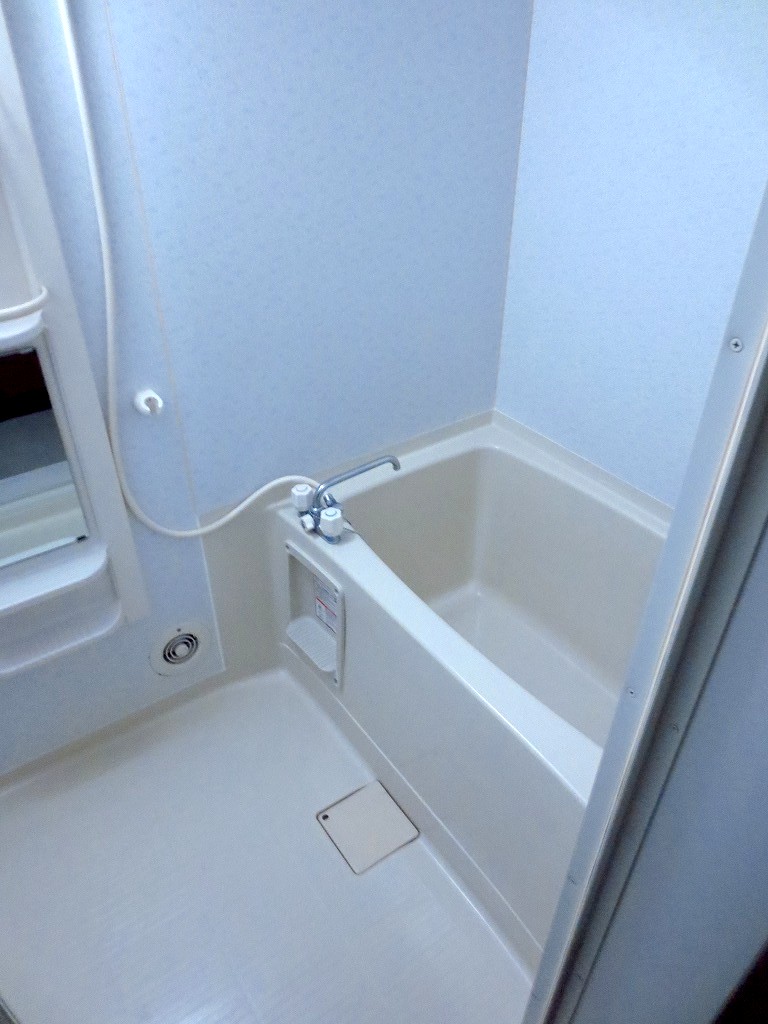 Bath. High temperature difference between hot water is a function with bus