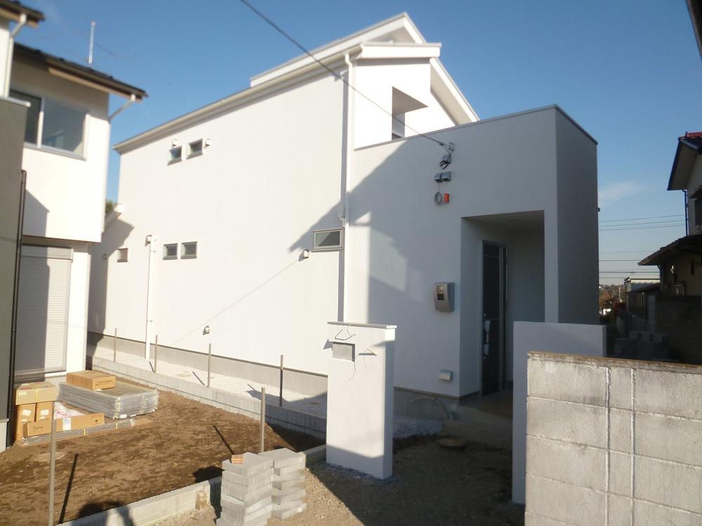 Local appearance photo. Local (11 May 2013) Shooting