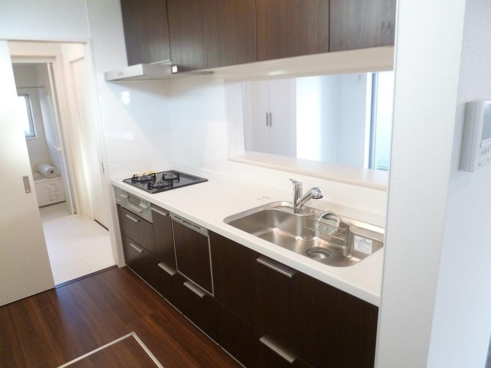 Kitchen. Indoor (11 May 2013) Shooting