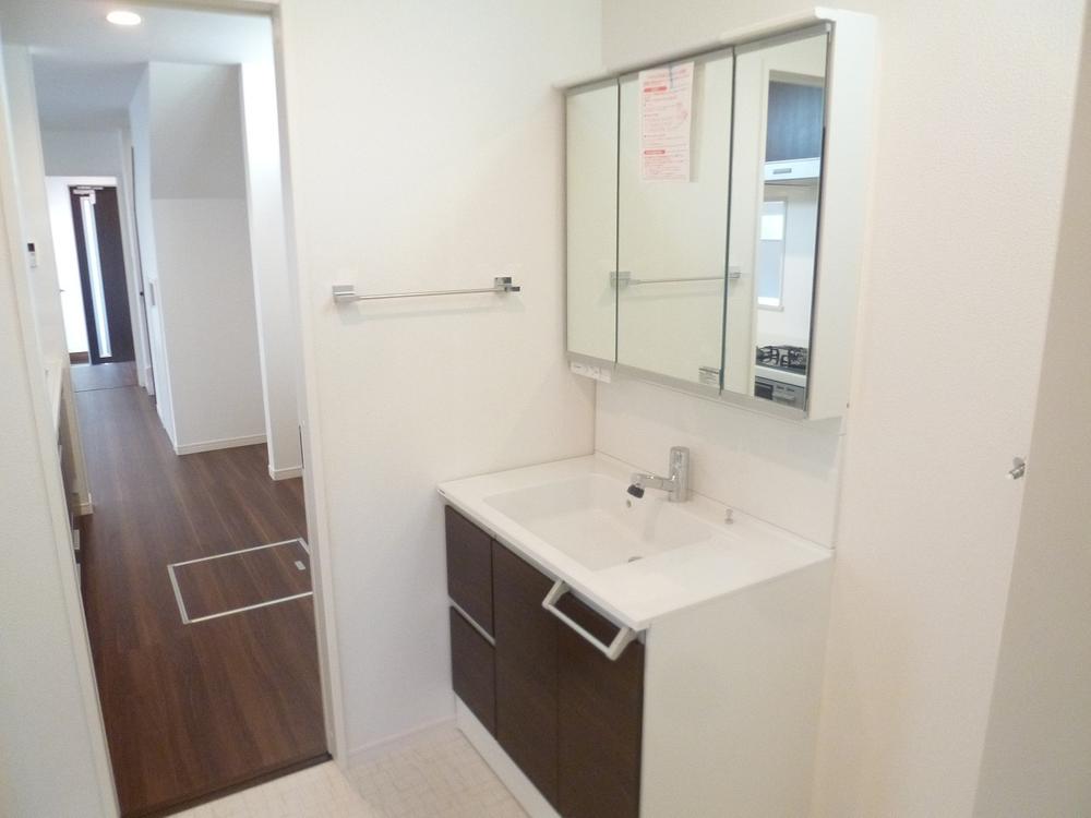 Wash basin, toilet. Indoor (11 May 2013) Shooting