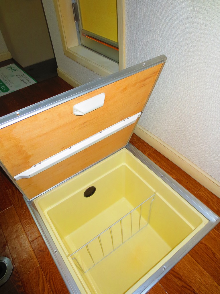 Other Equipment. Effective use of the under-floor storage ☆