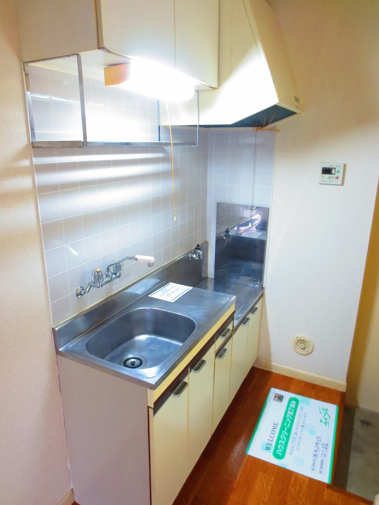 Kitchen. Two-burner gas stove corresponding Kitchen