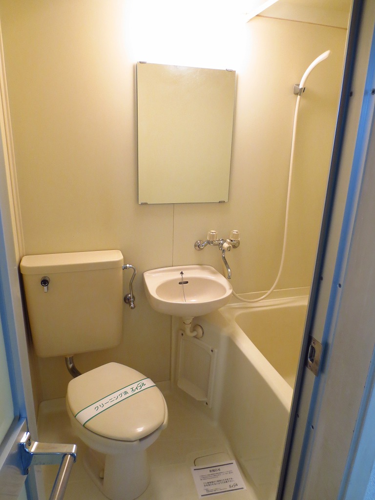 Bath. Unit bus can at once clean