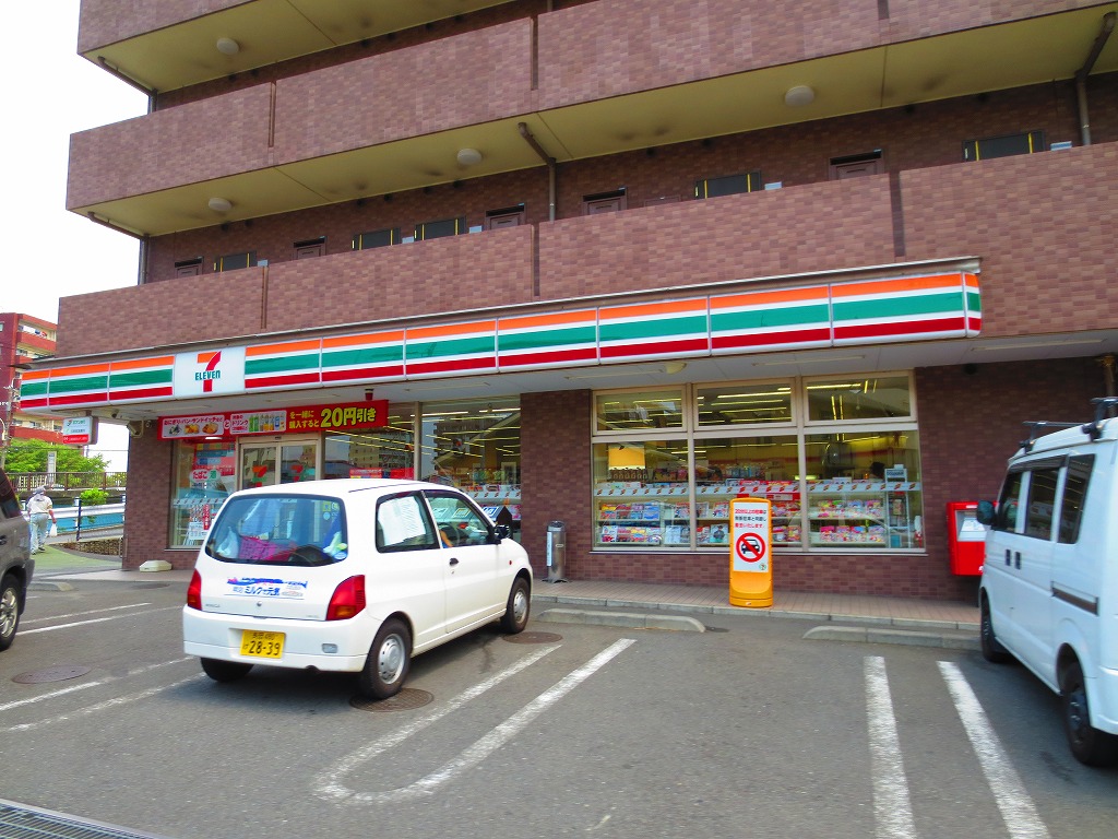 Convenience store. Seven-Eleven Tama Sekido 5-chome up (convenience store) 782m