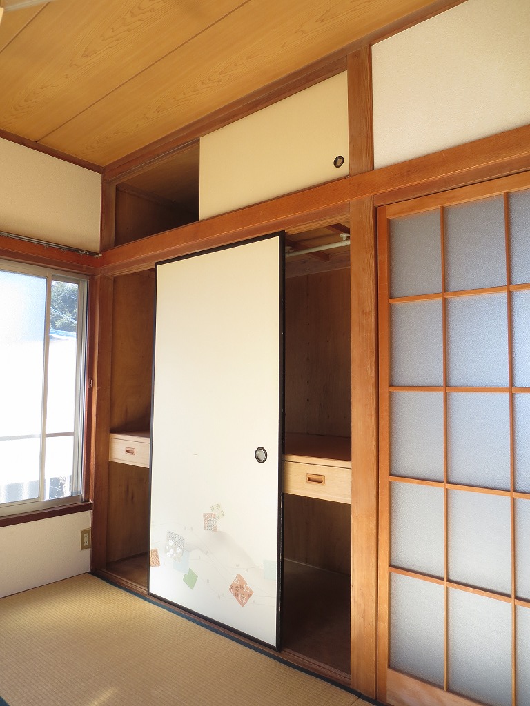 Receipt. It is a closet full of with upper closet ☆ 