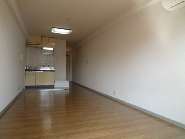 Other room space. This room space as seen from the balcony side