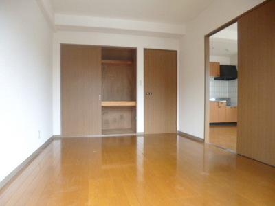 Other room space. Western-style 7 Pledge