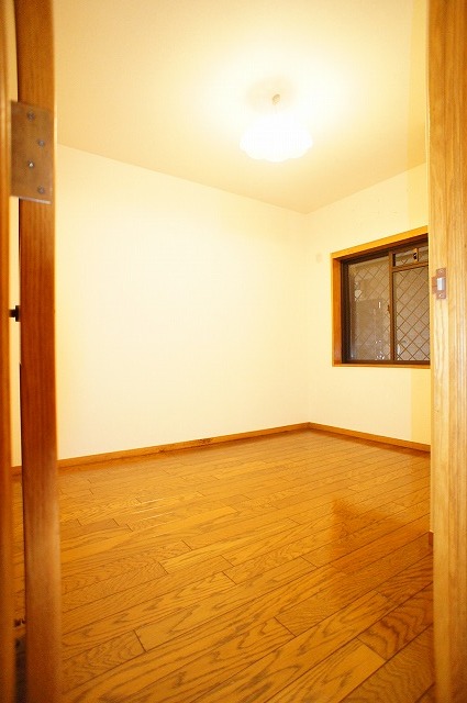 Living and room. Entrance immediately of Western-style