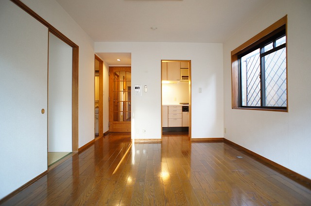 Living and room. 9.6 tatami LDK